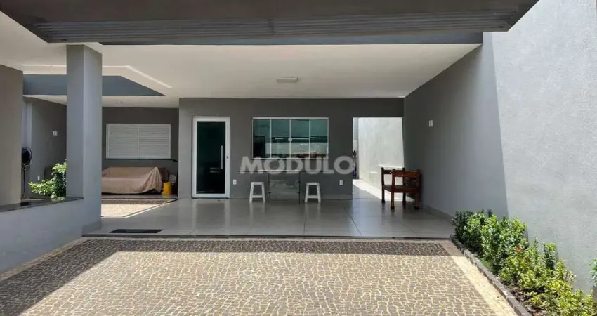 Casa com 3 quartos à venda na Rua Mairy da Rocha, --, Nova Uberlândia, Uberlândia