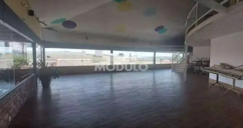 Prédio para alugar na Avenida Princesa Izabel, --, Fundinho, Uberlândia