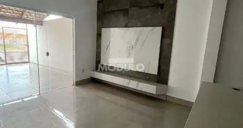 Excelente Casa com Fino Acabamento, 2 quartos, Novo Mundo