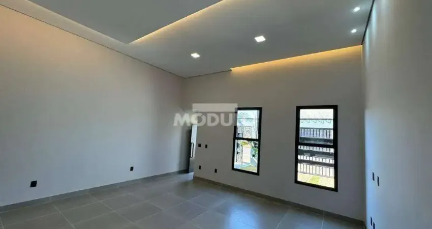 Excelente Casa com Fino Acabamento Novo Mundo
