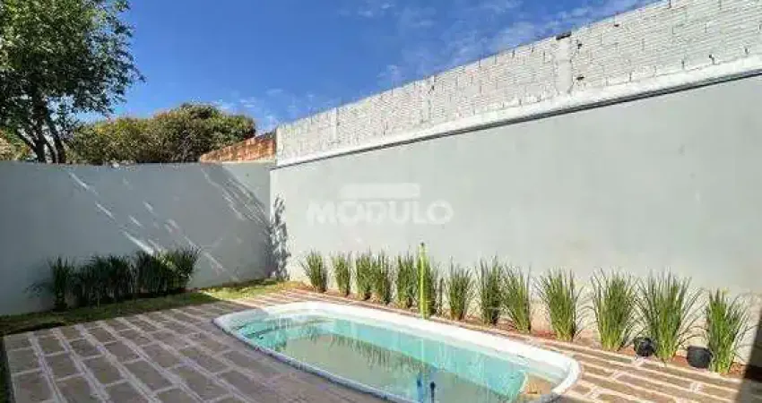 Casa com 3 quartos à venda na Rua Roberto Carlos Medeiros, --, Jardim Europa, Uberlândia