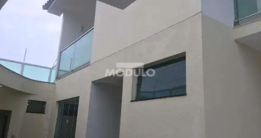 Casa residencial para locação, bairro Daniel Fonseca com 4 suítes