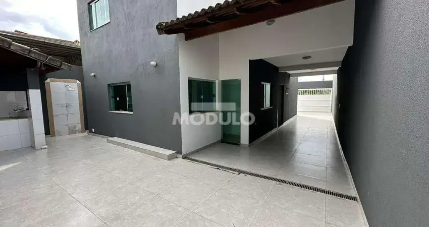 Casa residencial para locação, bairro Santa Mônica com 3 quartos