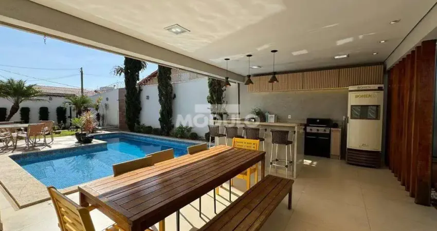 CASA RESIDENCIAL à venda, 3 quartos, 3 suítes, 2 vagas, ALTO UMUARAMA - Uberlândia/MG