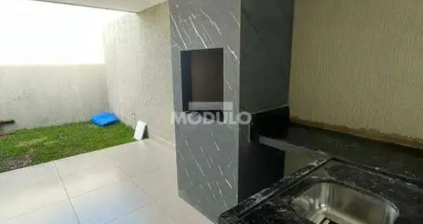 CASA RESIDENCIAL à venda, 3 quartos, 1 suíte, 2 vagas, NOVO MUNDO - Uberlândia/MG