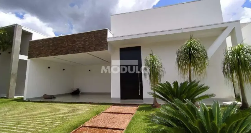 Casa em condomínio fechado com 3 quartos para alugar na Avenida Landscape, --, Gávea, Uberlândia