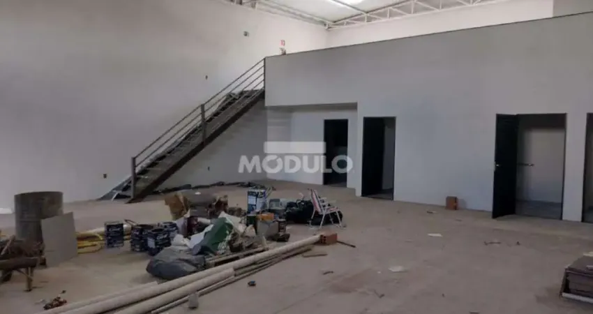 Barracão / Galpão / Depósito para alugar na Avenida Ubirajara Zacharias, --, Novo Mundo, Uberlândia