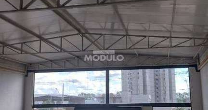 Barracão / Galpão / Depósito para alugar na Avenida Victor Alves Pereira, --, Novo Mundo, Uberlândia
