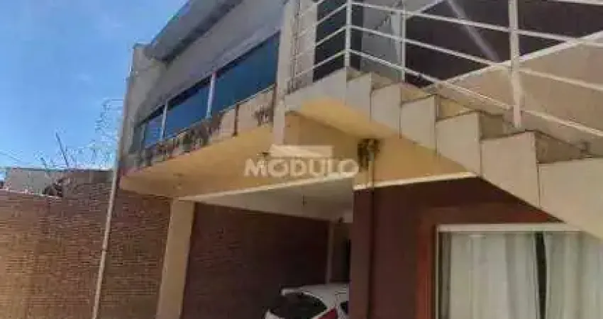 CASA RESIDENCIAL à venda, 5 quartos, 2 suítes, Planalto - Uberlândia/MG