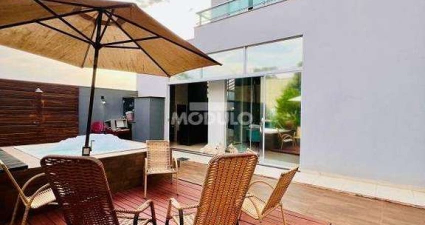 CASA DE CONDOMÍNIO à venda, 4 quartos, 2 suítes, 4 vagas, Shopping Park - Uberlândia/MG