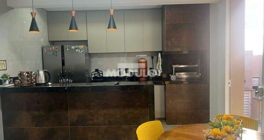 Casa em condomínio fechado com 3 quartos para alugar na Rua Renato de Oliveira Grama, --, Jardim Inconfidência, Uberlândia