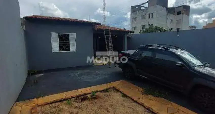 Casa residencial para locação, bairro Tibalina 3 quartos