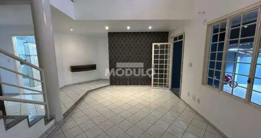 Casa com 4 quartos para alugar na Avenida Teófilo Alves, --, Vigilato Pereira, Uberlândia