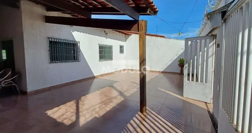 CASA RESIDENCIAL à venda, 3 quartos, 1 suíte, 4 vagas, TIBERY - Uberlândia/MG
