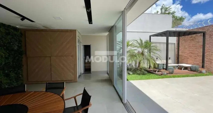 CASA RESIDENCIAL à venda, 4 quartos, 2 suítes, 3 vagas, Osvaldo Rezende - Uberlândia/MG