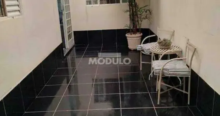 CASA RESIDENCIAL à venda, 3 quartos, 1 suíte, 2 vagas, Presidente Roosevelt - Uberlândia/MG