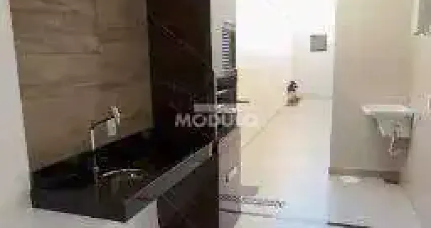CASA RESIDENCIAL à venda, 3 quartos, 1 suíte, 2 vagas, NOVO MUNDO - Uberlândia/MG