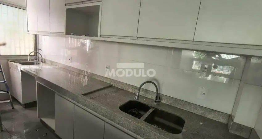 Apartamento com 3 quartos para alugar na Avenida Brasil, --, Umuarama, Uberlândia