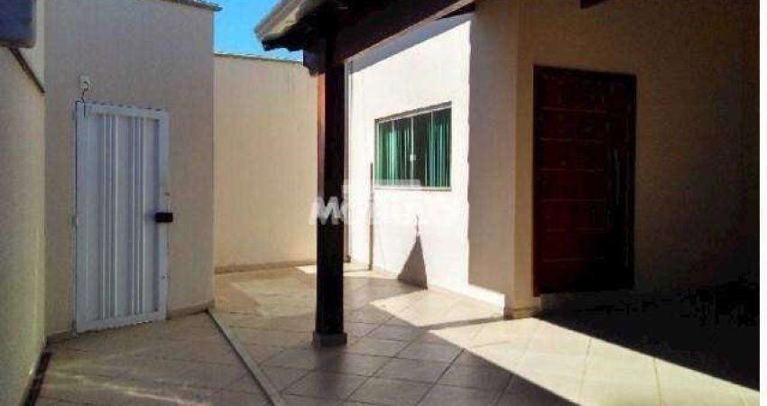 Casa residencial para locação, bairro Alto Umuarama com 3 quartos