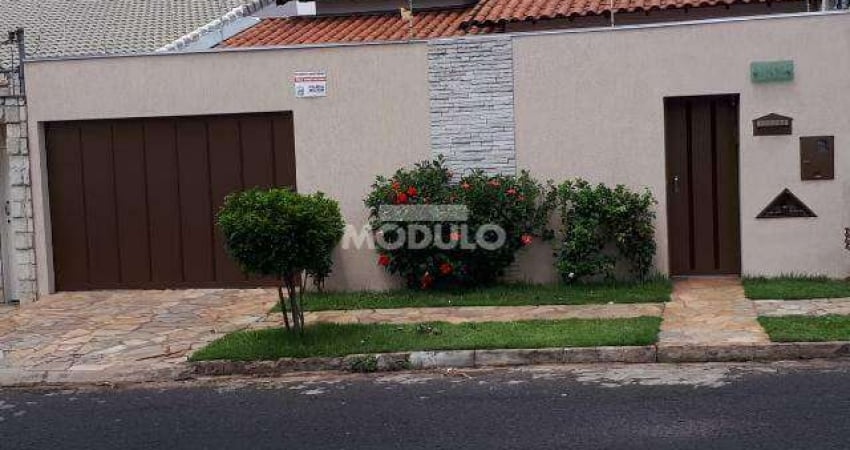 Casa residencial para locação, bairro Cidade Jardim com 3 quartos