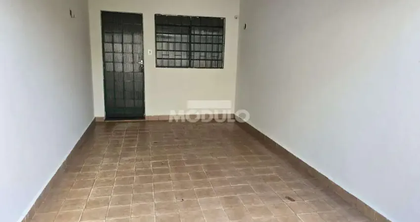 Casa residencial para locação, bairro Brasil com 2 quartos