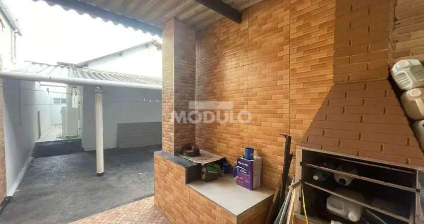 CASA RESIDENCIAL à venda, 3 quartos, 1 suíte, 4 vagas, Laranjeiras - Uberlândia/MG