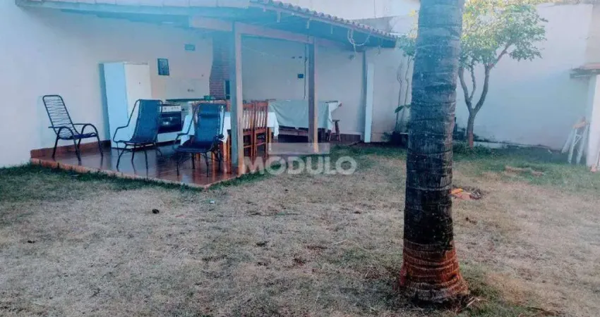 CASA RESIDENCIAL à venda, 4 quartos, 2 suítes, 2 vagas, Santa Mônica - Uberlândia/MG
