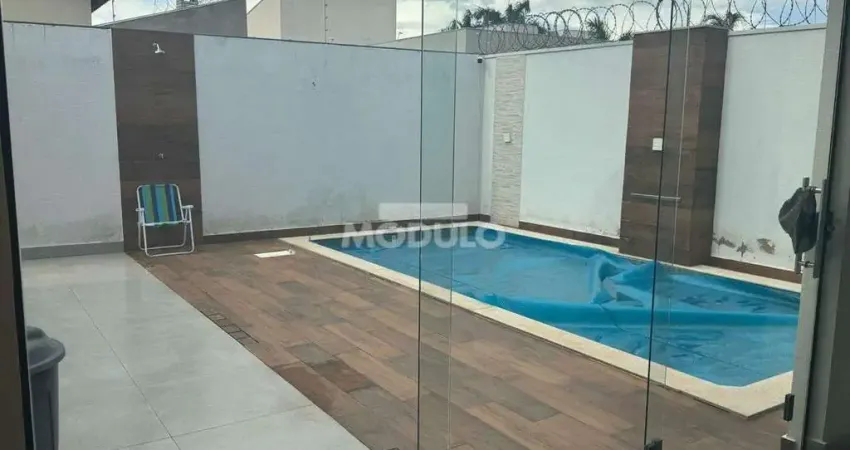 CASA RESIDENCIAL à venda, 3 quartos, 1 suíte, 2 vagas, ALTO UMUARAMA - Uberlândia/MG