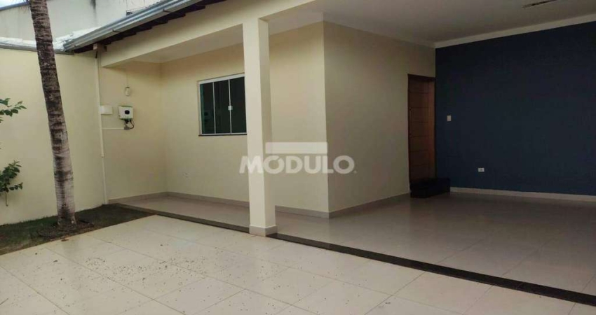 Casa residencial para locação, bairro Alto Umuarama com 3 quartos