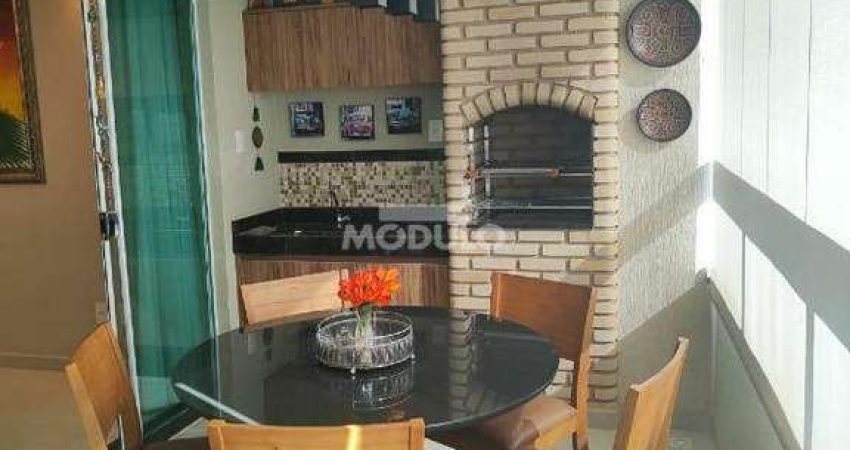 APARTAMENTO à venda, 3 quartos, 1 suíte, 2 vagas, Santa Mônica - Uberlândia/MG