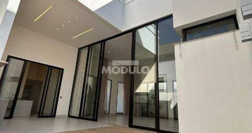 Casa térrea nova no Condomínio Jardim Versailles
