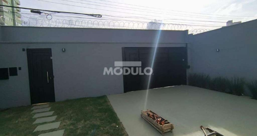 Casa residencial para locação, bairro Tubalina cim 3 quartos