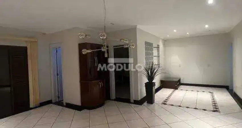 PRÉDIO à venda, 5 quartos, 3 suítes, 8 vagas, Santa Mônica - Uberlândia/MG