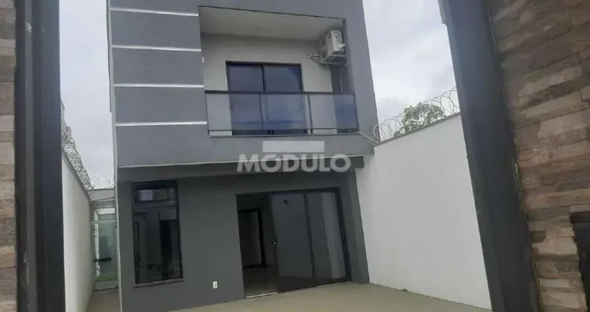 Casa Sobrado a Venda Novo Mundo