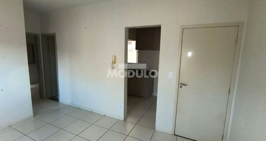 Apartamento residencial para locação, bairro Chácaras Tubalina e Quartel com 2 quartos