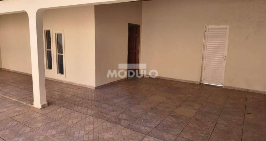 Casa residencial para locação, bairro Santa Mônica com 3 quartos