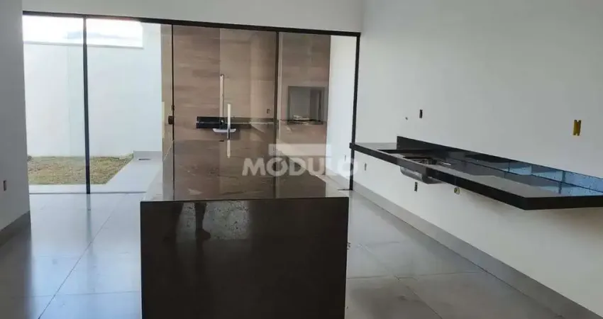 Casa nova com alto padrão de acabamento no Cidade Jardim
