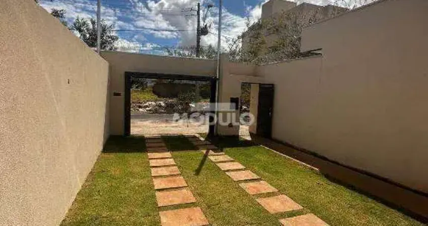 Casa com 3 quartos à venda na Rua Jonas Alves, --, Novo Mundo, Uberlândia