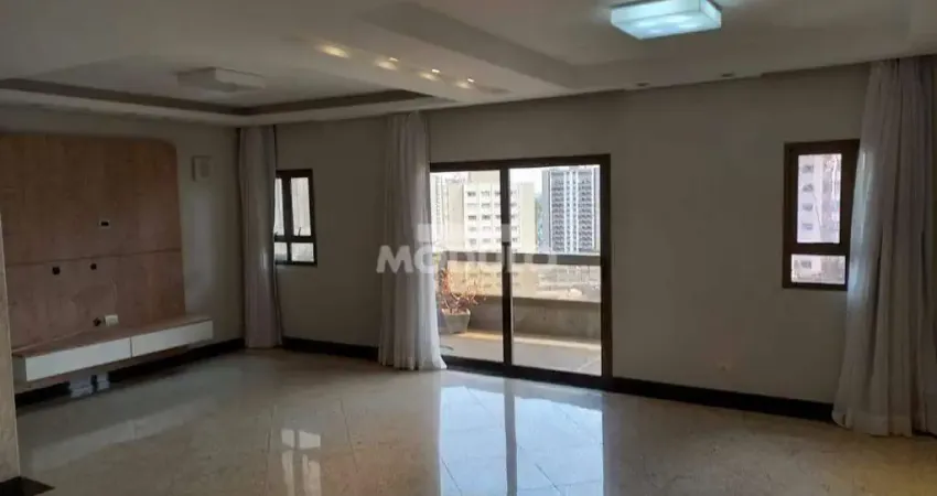 Apartamento com 4 quartos para alugar na Rua Teixeira Santana, --, Centro, Uberlândia