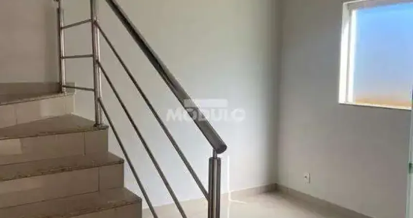 Casa Estilo Sobrado ,Bairro Marrtins 3 Quartos com Suite