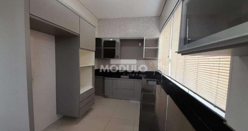 Casa com 3 quartos para alugar na Avenida Princesa Izabel, --, Fundinho, Uberlândia