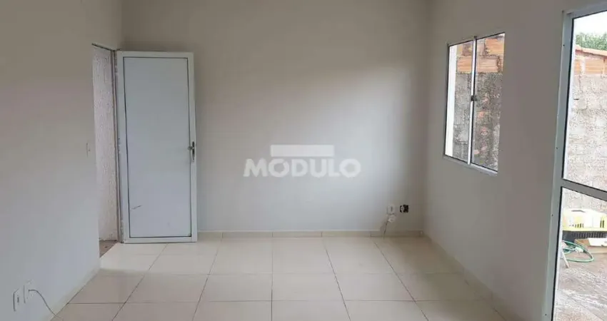 Casa em condomínio para locação, bairro Aclimação com 2 quartos