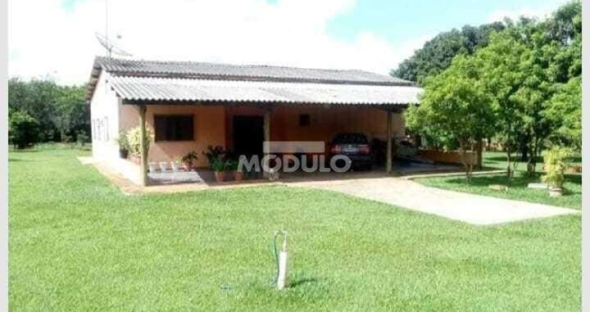 CHÁCARA à venda, 4 quartos, 1 suíte, 7 vagas, JOCKEY CAMPING - Uberlândia/MG