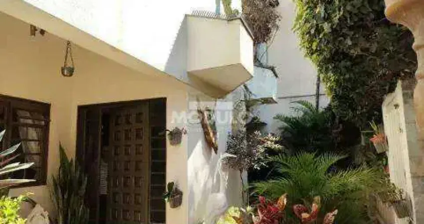 Casa com 5 quartos para alugar na Rua Olegário Maciel, --, Centro, Uberlândia
