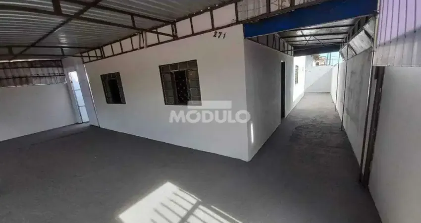 Casa com 2 quartos à venda na Avenida Cabanadas, --, Marta Helena, Uberlândia