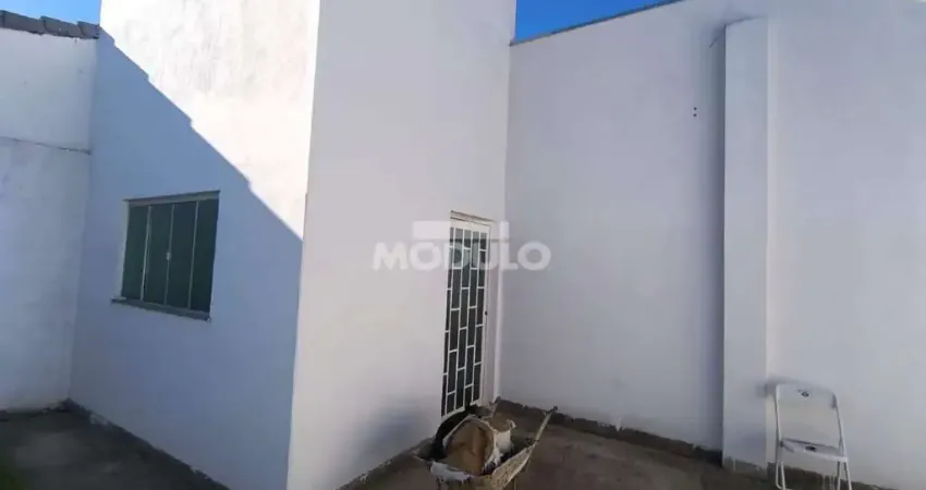 Casa residencial para locação, bairro Shopping Park com 3 quartos