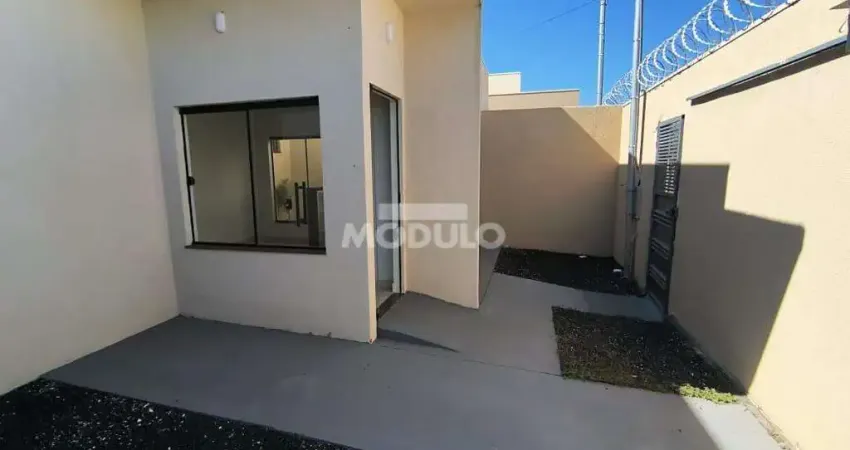 Casa residencial para locação bairro Shopping Park com 2 quartos
