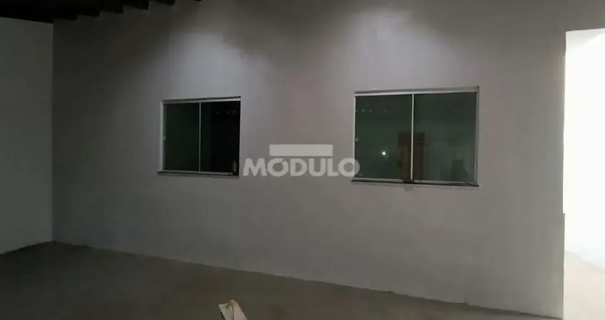 Casa residencoal para locação, bairro Tibery com 3 quartos