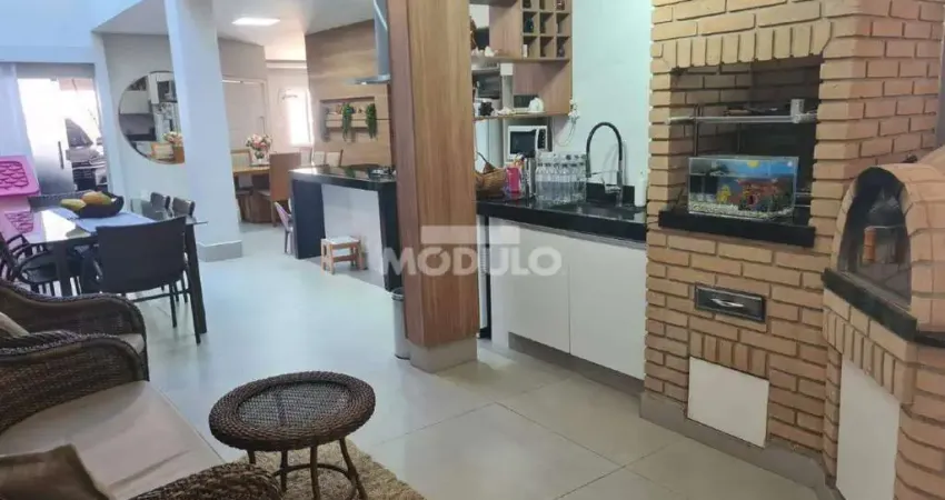 CASA RESIDENCIAL à venda, 4 quartos, 1 suíte, 3 vagas, Santa Rosa - Uberlândia/MG