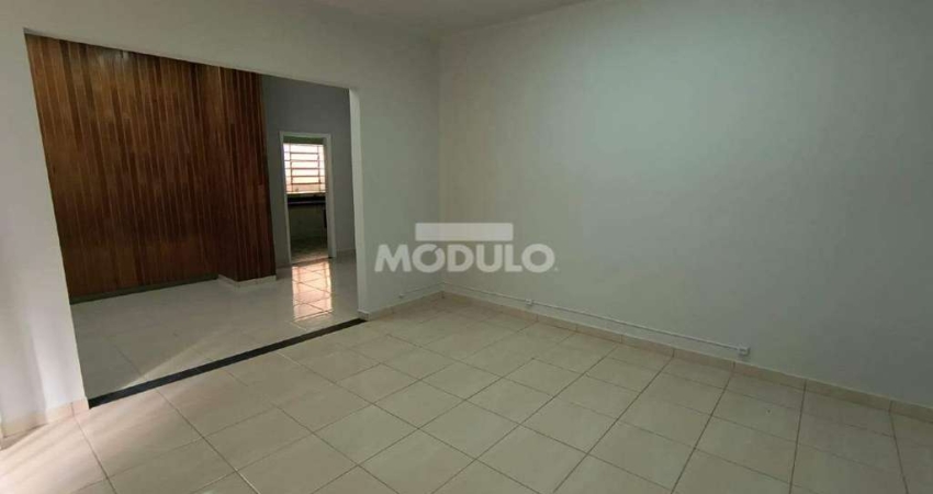 Apartamento com 3 quartos para alugar na Rua Silviano Brandão, --, Fundinho, Uberlândia